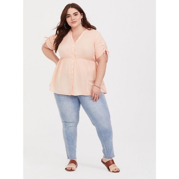 TORRID Womens Blouse Size 00 Peach Rayon Short Sleeve Button Front Top 10 M/L - Picture 2 of 8
